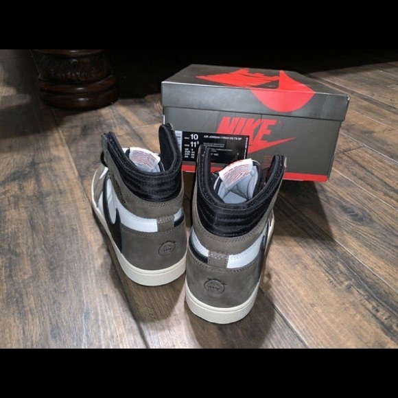 Air Jordan 1 HIGH “TRAVIS SCOTT” - Picture 3 of 6